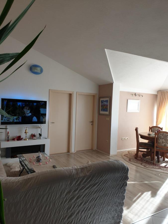 Apartmani Mlikotic Dugi Rat Esterno foto