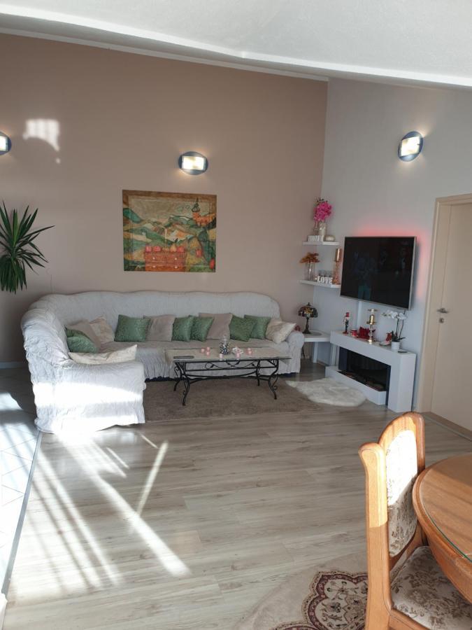 Apartmani Mlikotic Dugi Rat Esterno foto