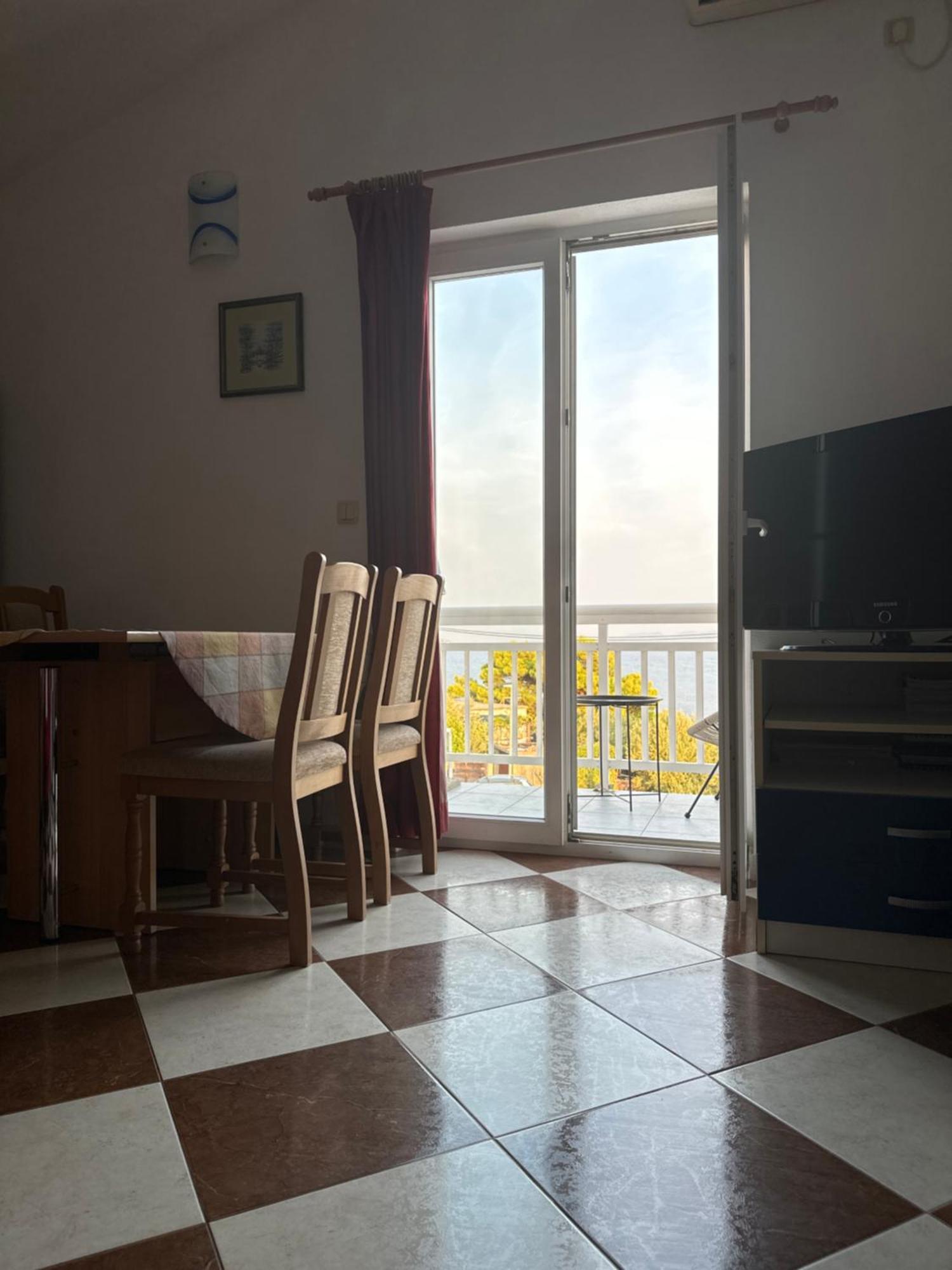 Apartmani Mlikotic Dugi Rat Esterno foto