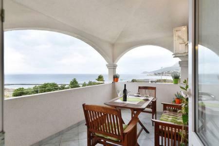 Apartmani Mlikotic Dugi Rat Esterno foto