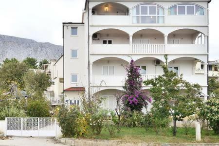 Apartmani Mlikotic Dugi Rat Esterno foto